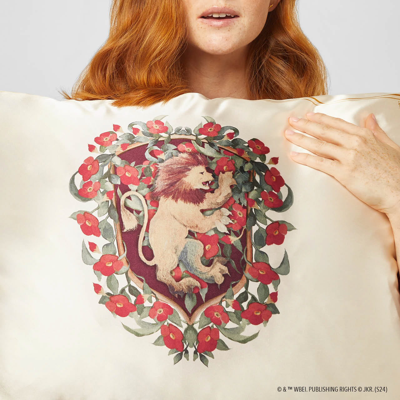 Kitsch x Harry Potter Satin Pillowcase in Gryffindor - Image 5