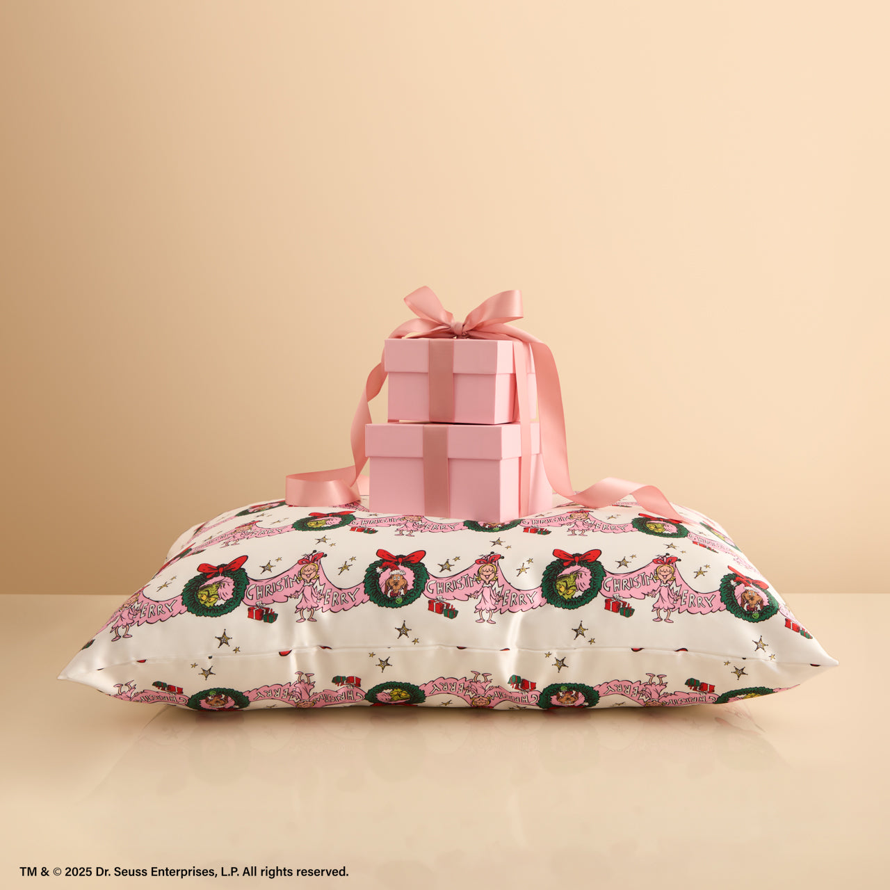 Alternative view of The Grinch x Kitsch Satin Pillowcase in Cindy Lou Who